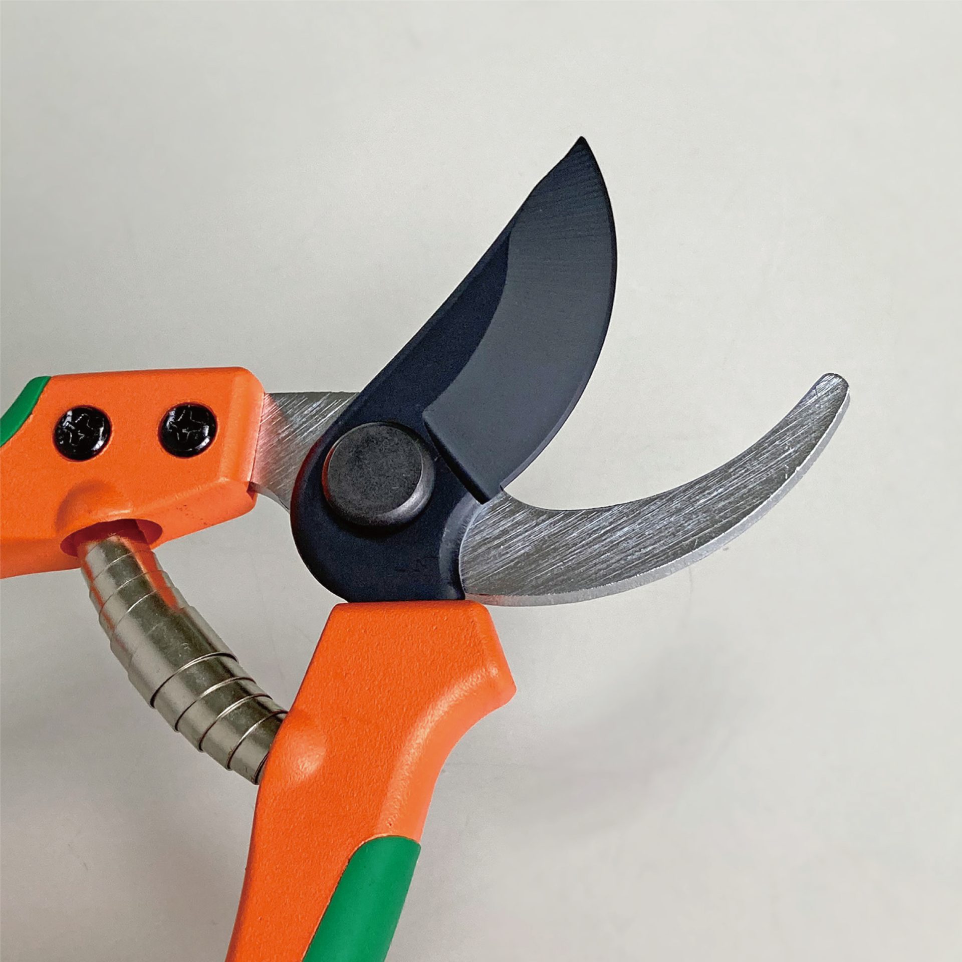 3025
